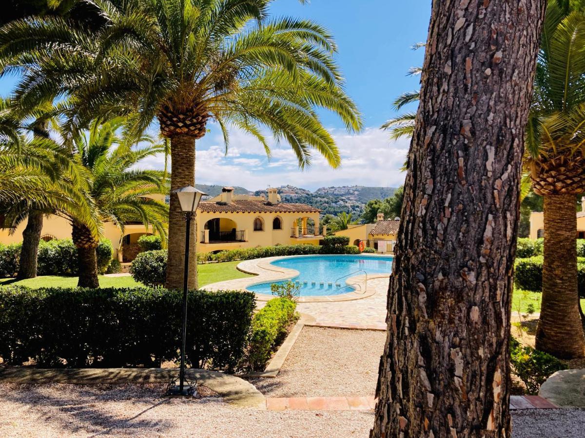 Apartamento Con Terraza En Complejo Con 2 Piscinas Moraira Exterior photo