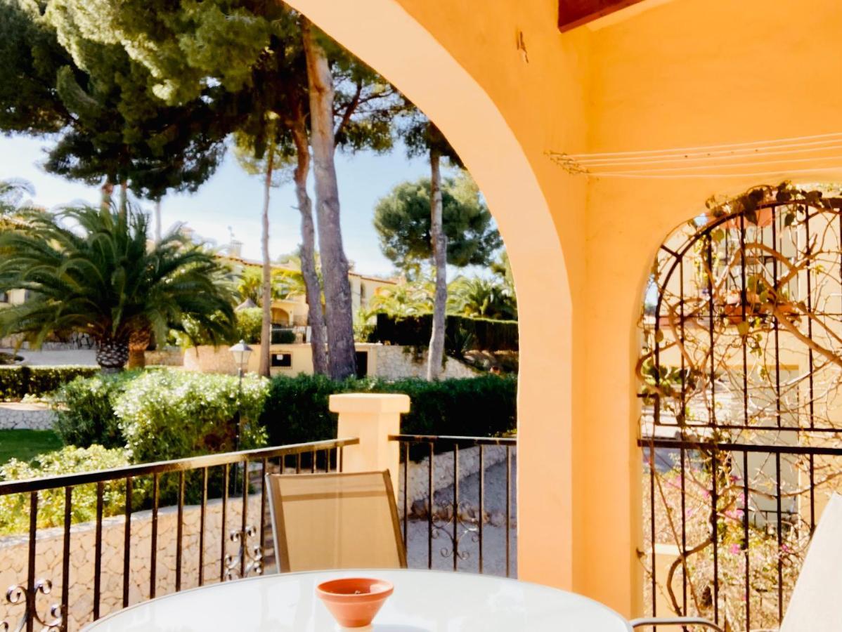 Apartamento Con Terraza En Complejo Con 2 Piscinas Moraira Exterior photo
