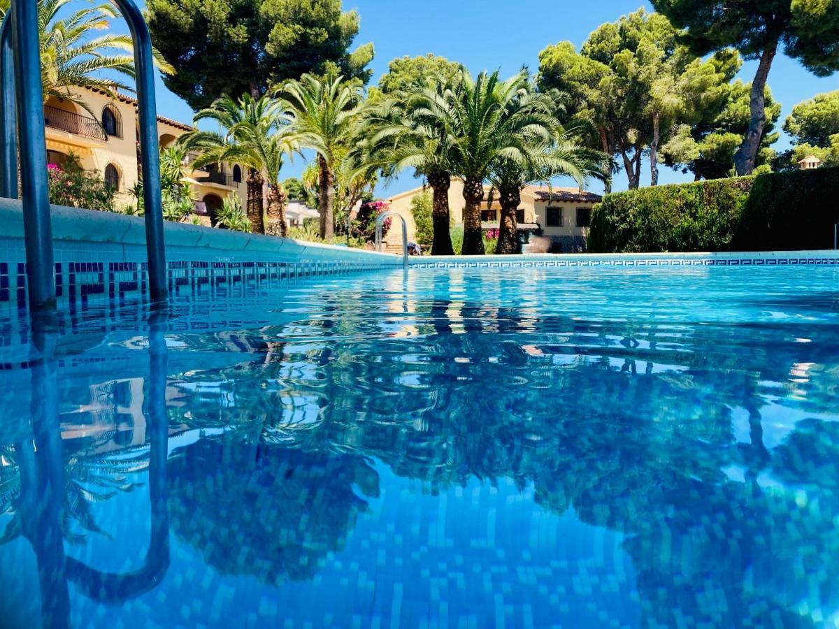 Apartamento Con Terraza En Complejo Con 2 Piscinas Moraira Exterior photo